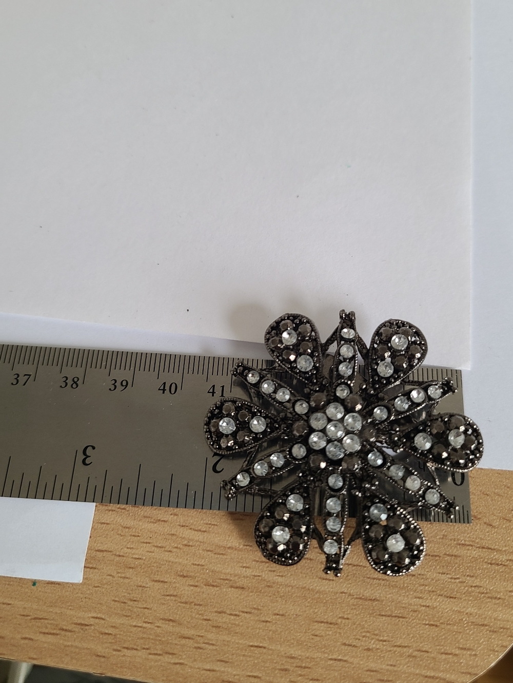 Vintage Dark Metal Rhinestone Flower Floral Brooch Pin - Picture 4 of 4